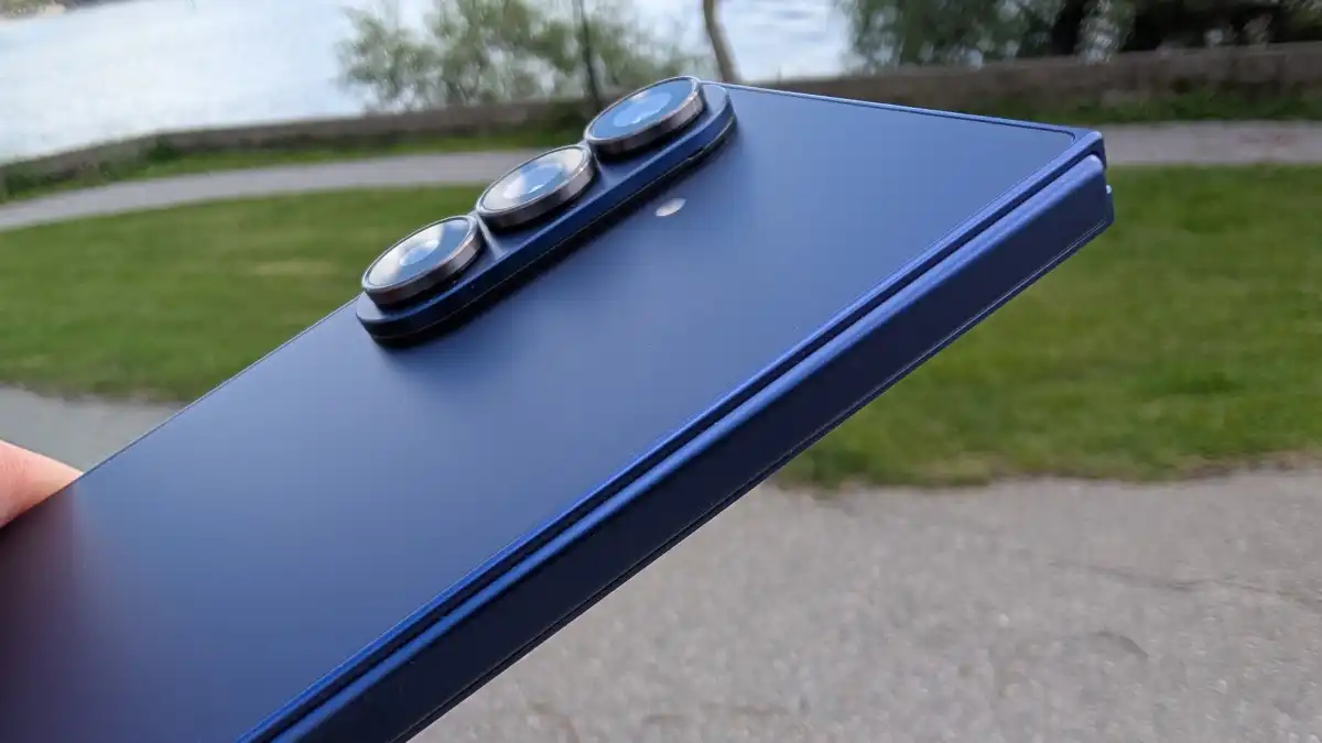 z fold 8 512gb camera